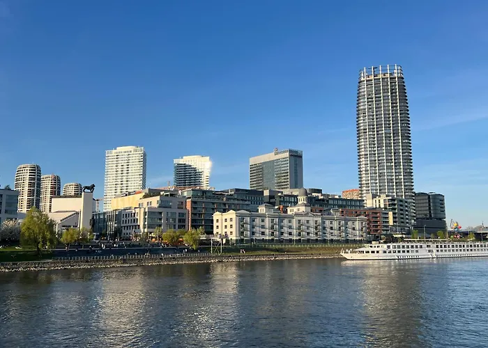 Elite River View Apartment *