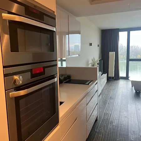 Elite River View Apartamento *